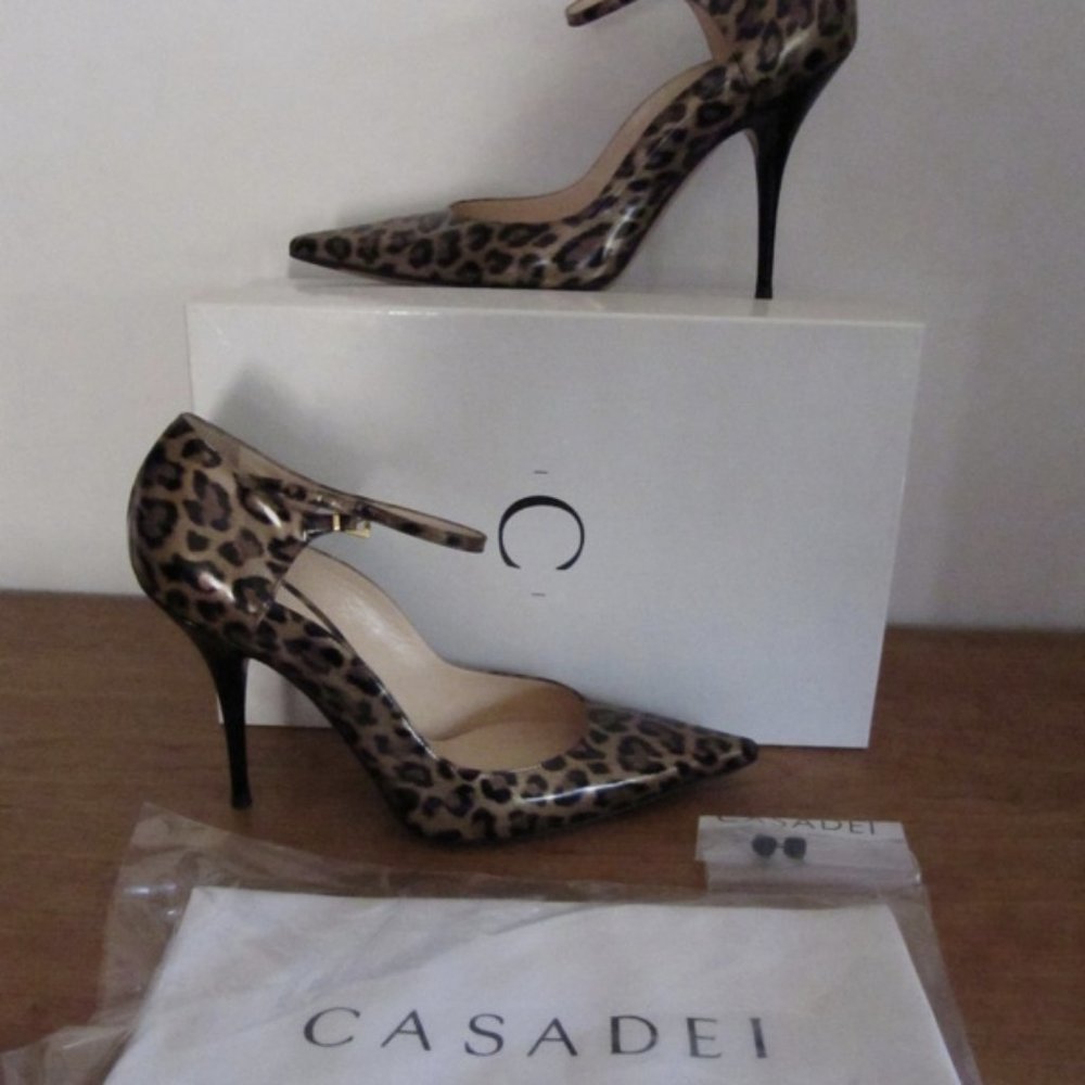 Casadei Pellame 4" t-strap pump
